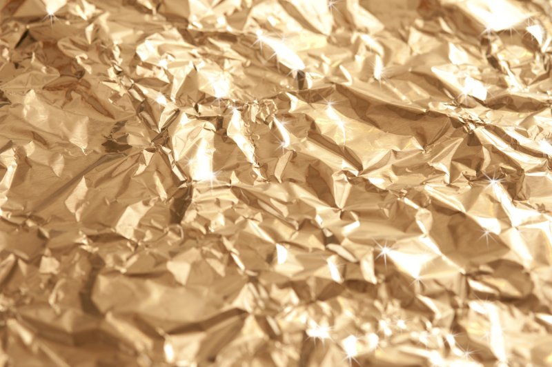 Золотая мятая бумага
