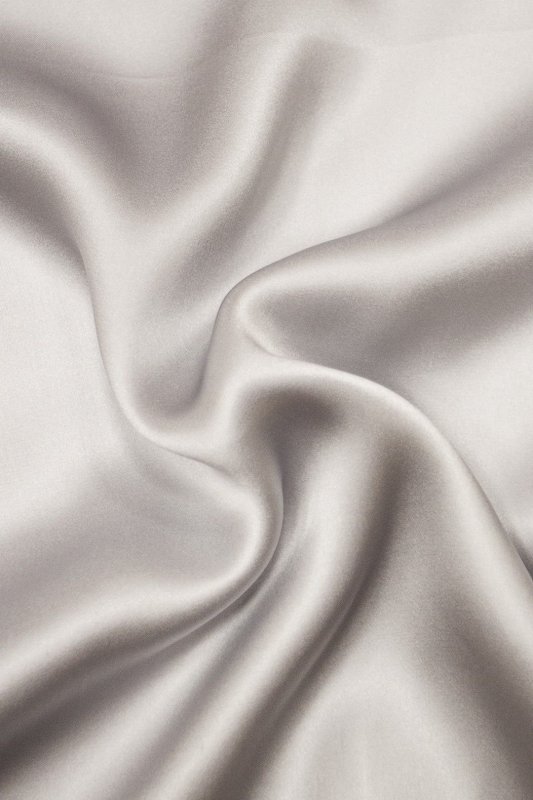 Белая шелковая ткань