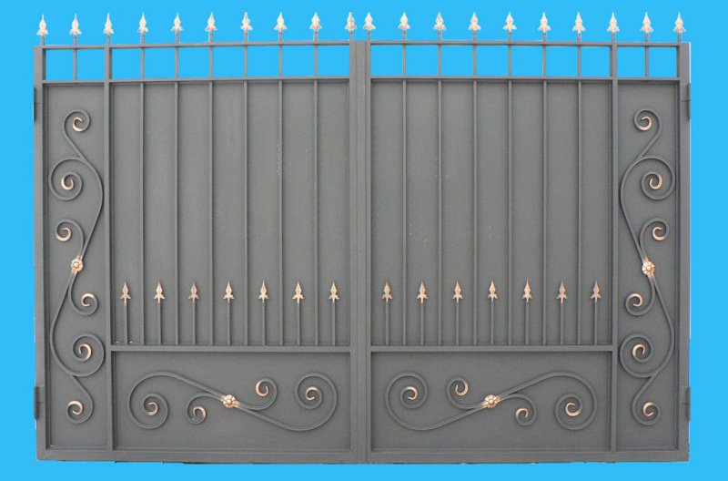 Распашные ворота из листового металла