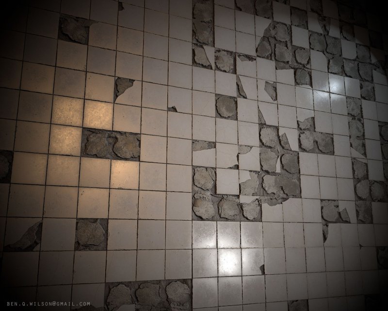 Разбитая плитка