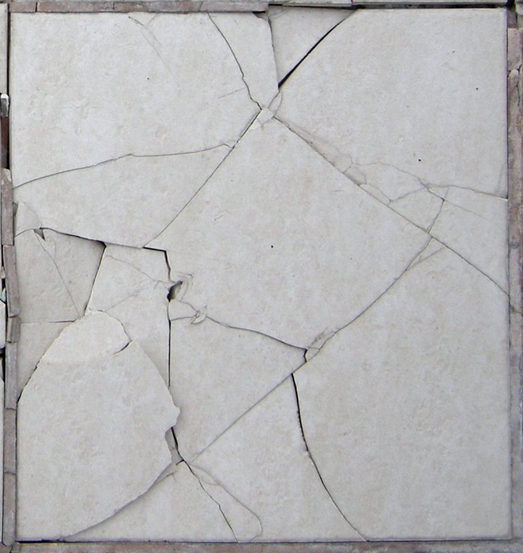 Потрескавшаяся плитка