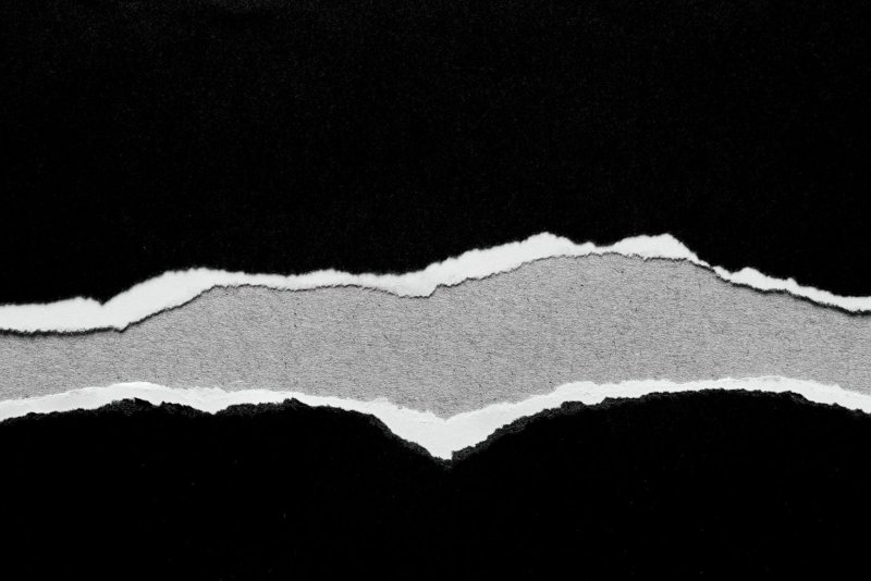 Рваный край бумаги