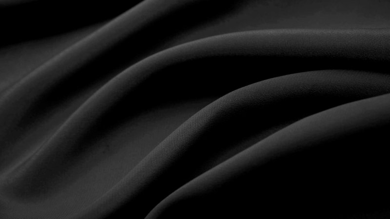 Черная шелковая ткань