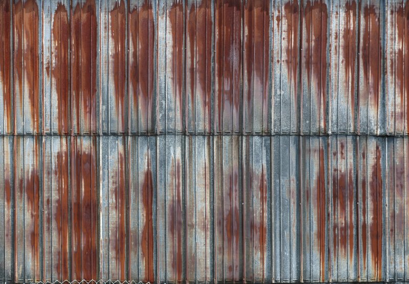 Старая металлическая кровля