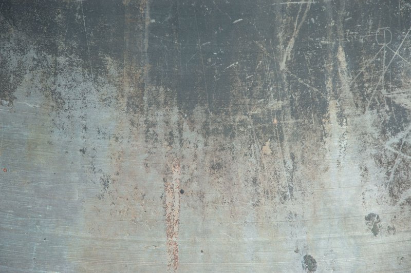 Потертости на металле