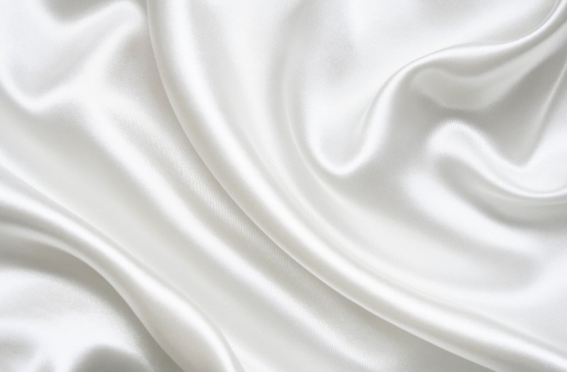 Белая шелковая ткань