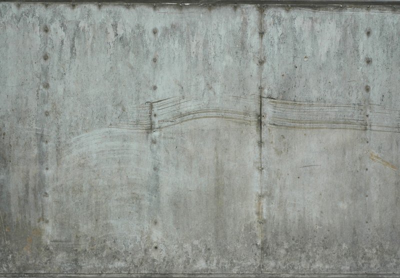 Старая железная стена