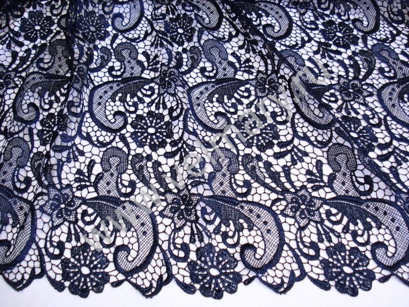 Гипюровая кружевная ткань