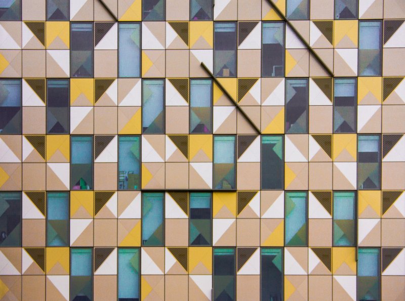 Плитка с геометрическим рисунком