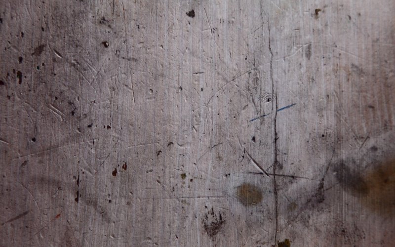 Потертости на металле