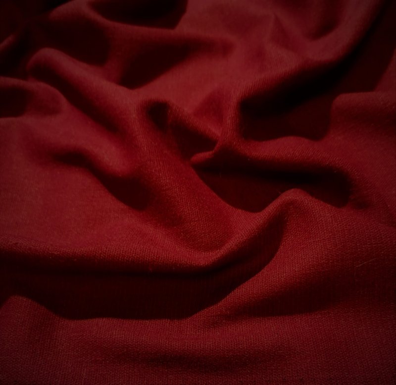 Бордовая ткань