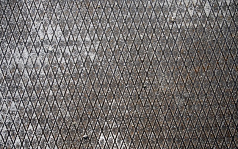 Металлический лист с насечкой