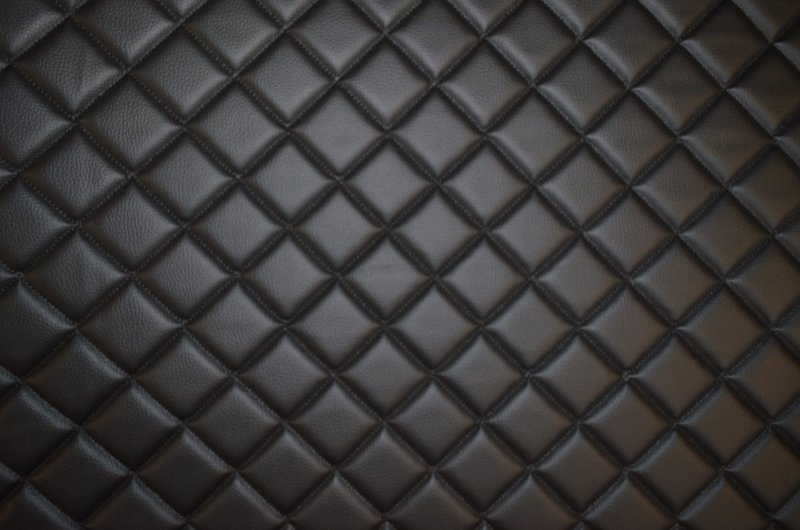 Стеганая черная кожа