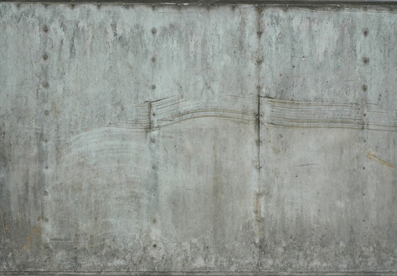 Старая железная стена