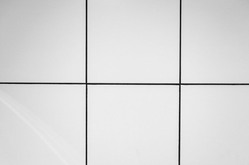 Белая квадратная плитка