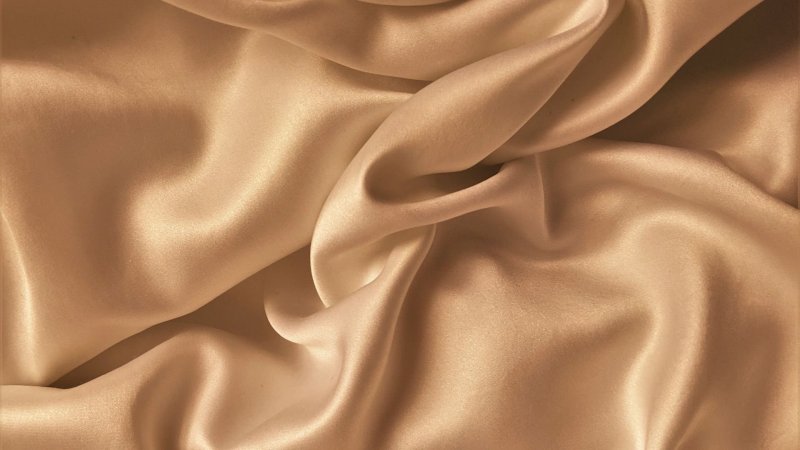 Бежевый шелк