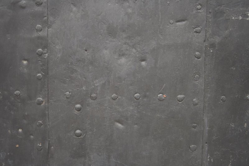 Металлический лист с заклепками
