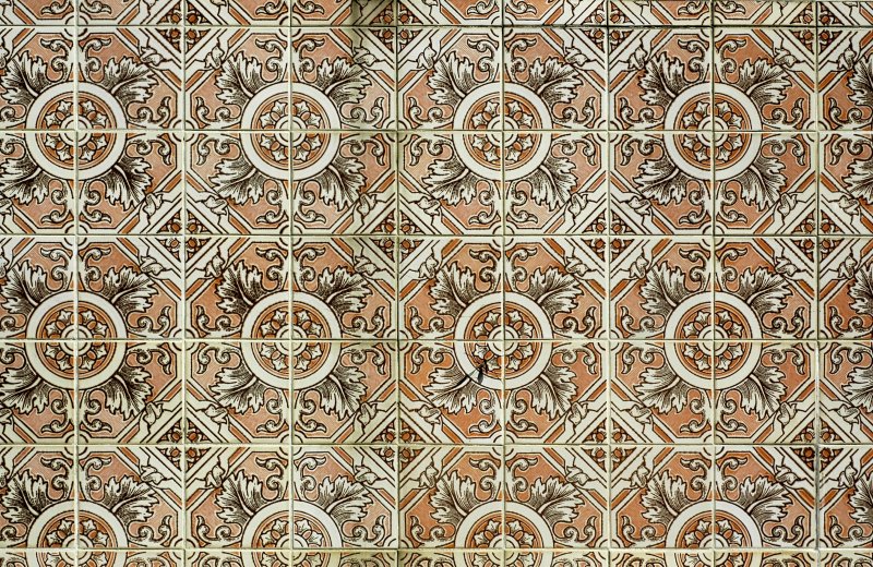 Напольная плитка с орнаментом