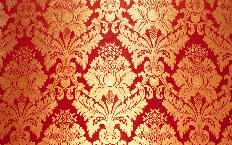 Обои с золотым орнаментом