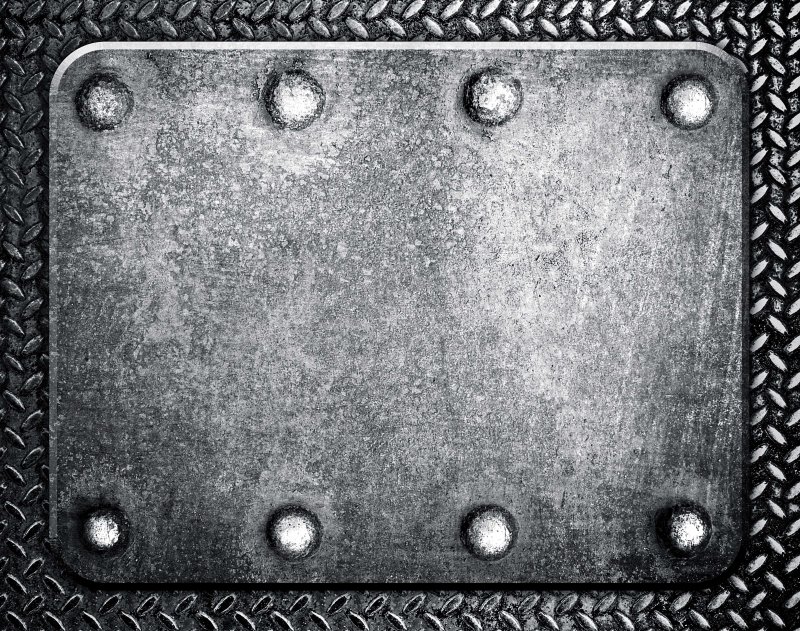Металлическая пластина с болтами