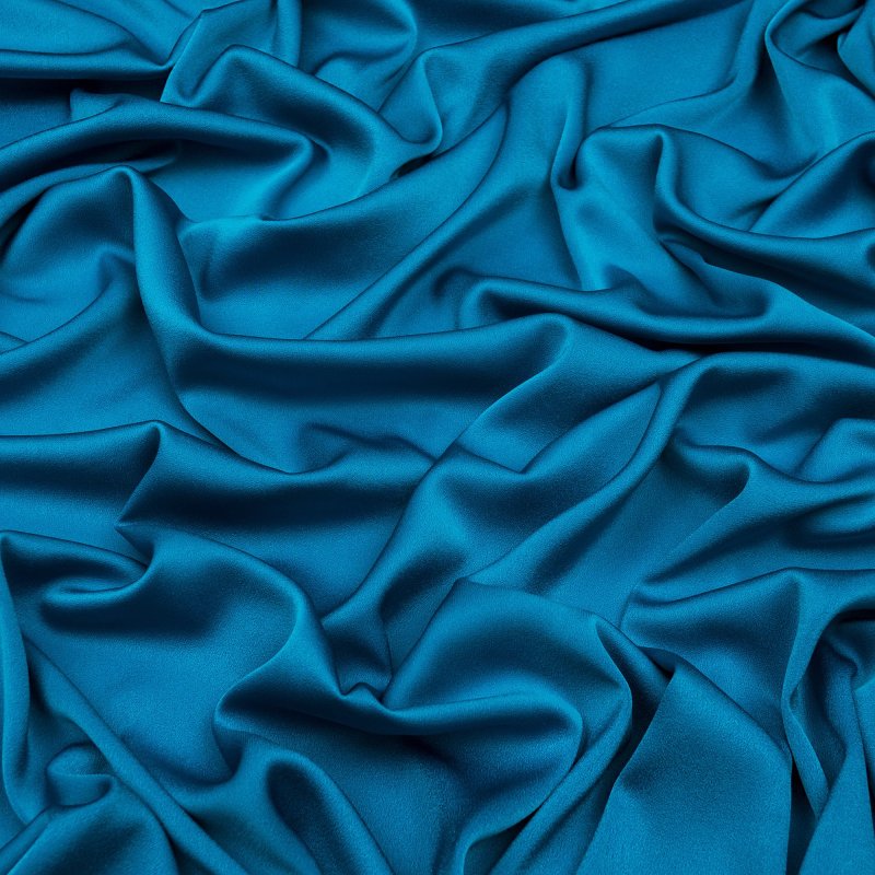 Синяя шелковая ткань