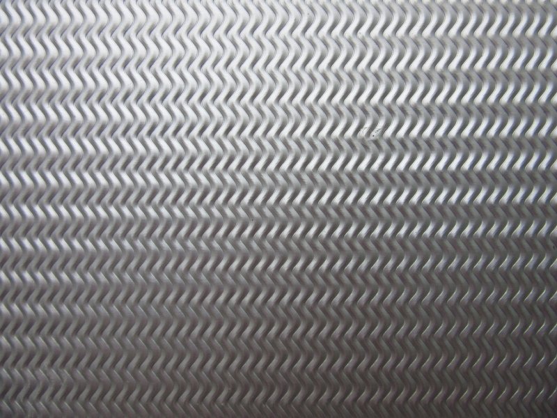 Ребристый лист металла