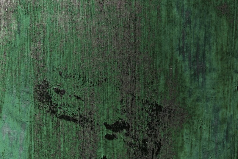 Зеленый метал с ржавченой