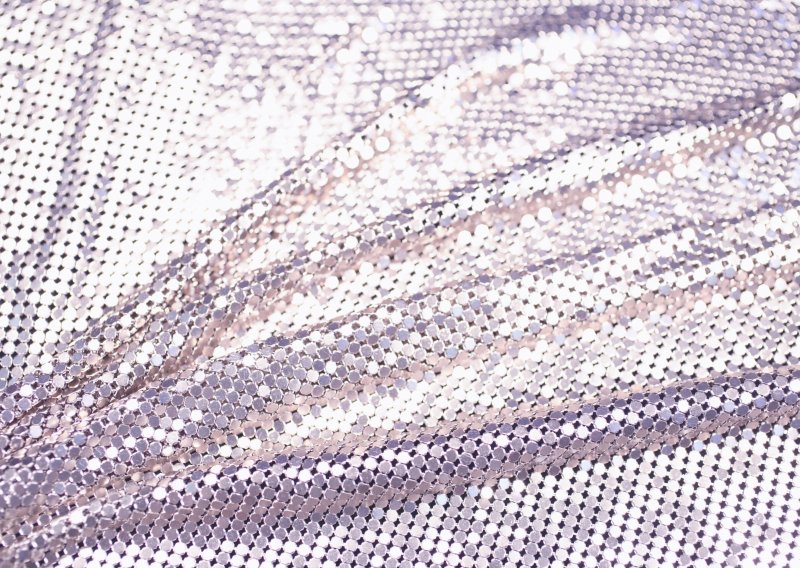 Блестящая фактура ткани