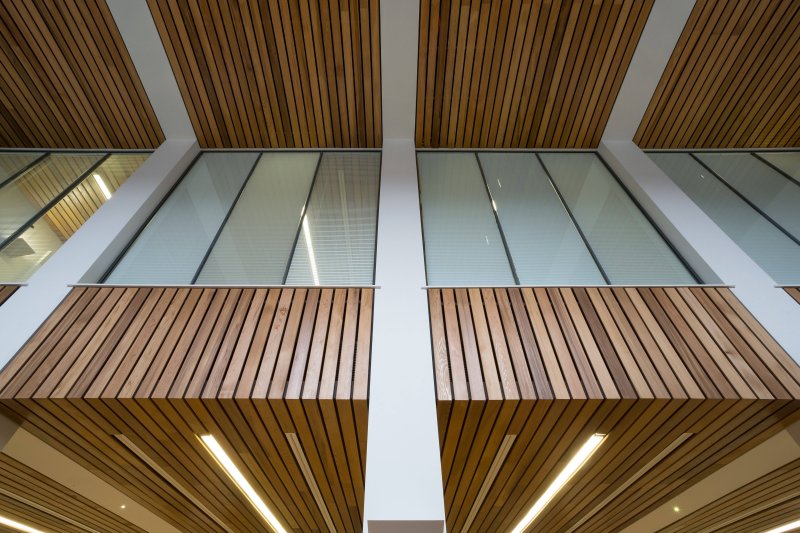 Реечный потолок планкен