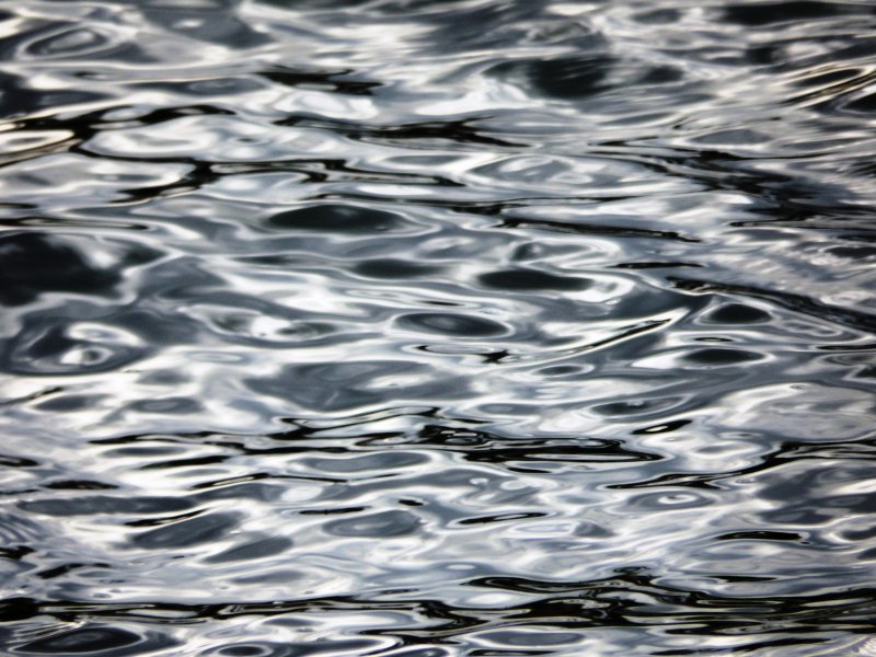 Поверхность воды