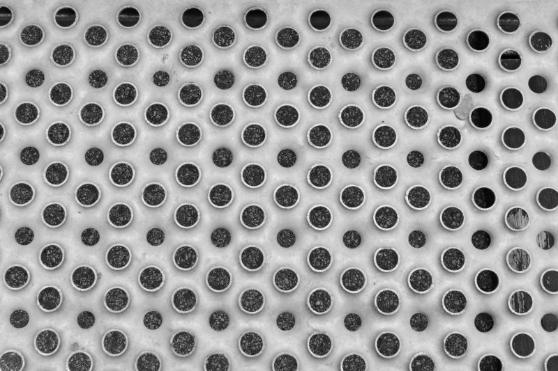 Текстура металла с дырками