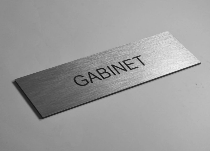 Металлическая табличка на дверь