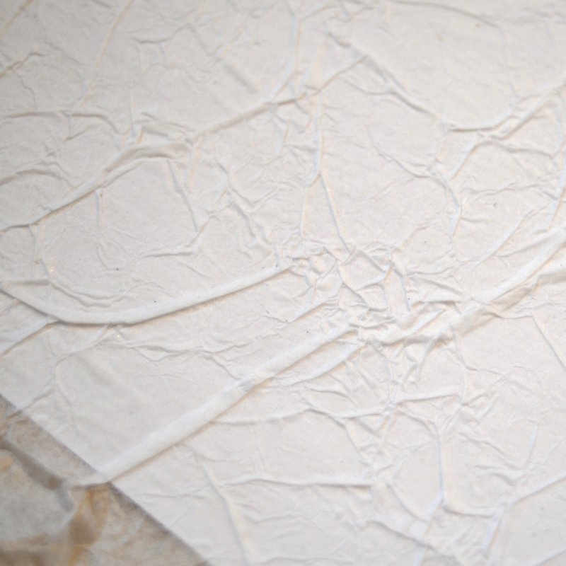 Мятая мокрая бумага