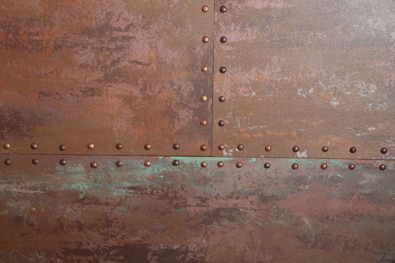Металлический лист с клепками