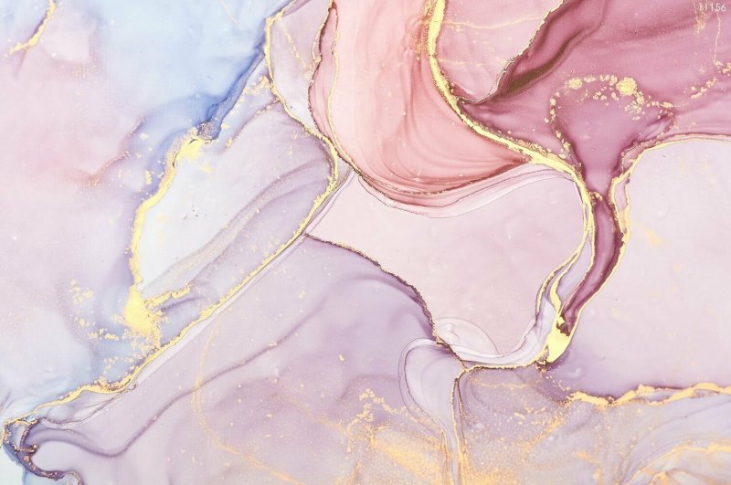 Розовый мрамор с золотыми прожилками