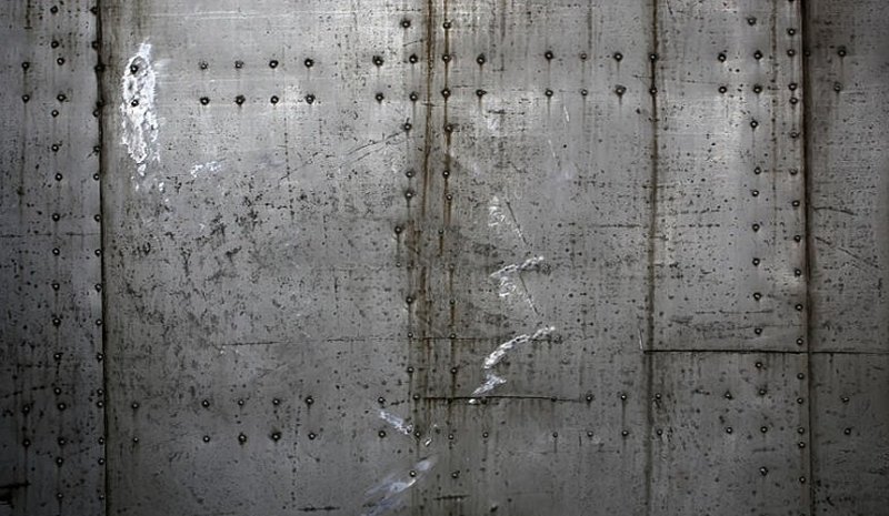 Металлическая стена