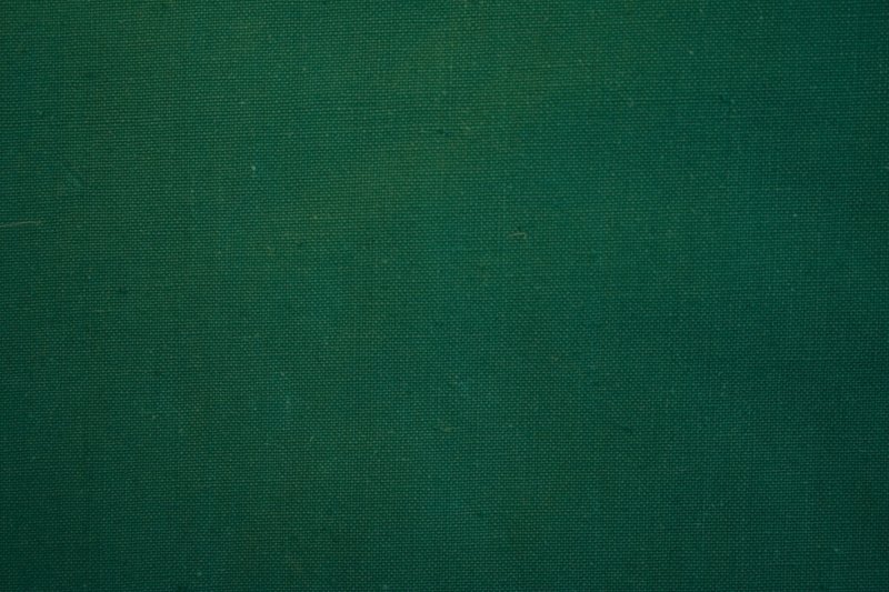 Темно зеленая ткань