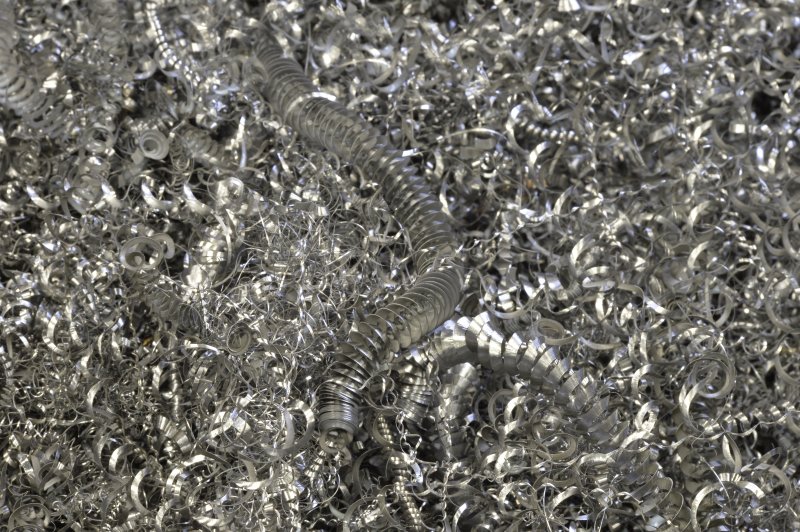 Стружка серебристого металла