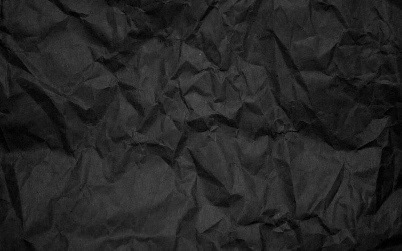Черная помятая бумага