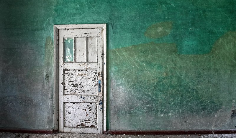 Обшарпанные стены