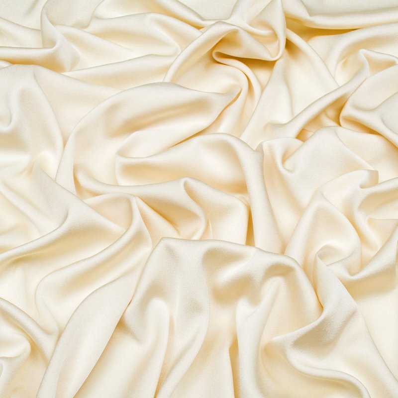 Бежевый шелк