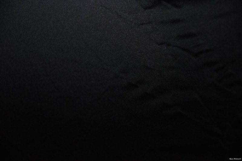 Черная мятая бумага