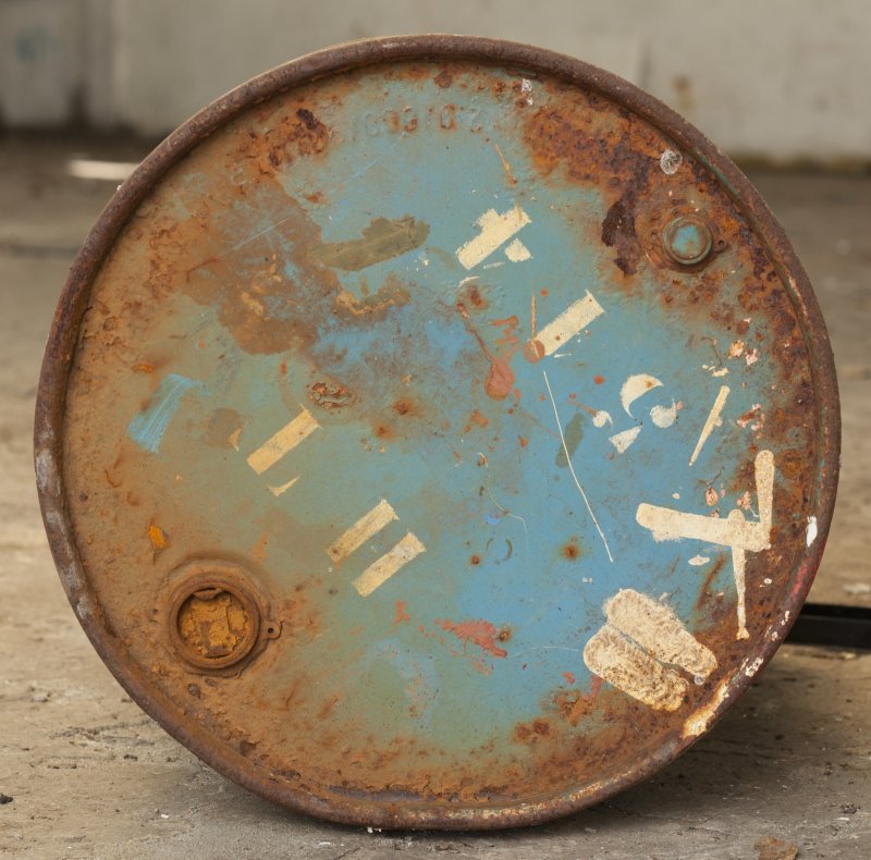 Крышка от железной бочки