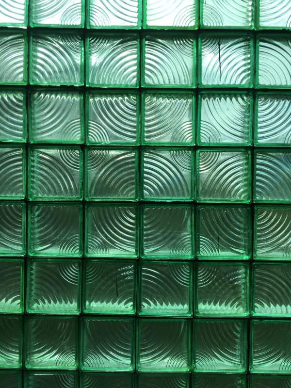 Квадратные зеленые стекла