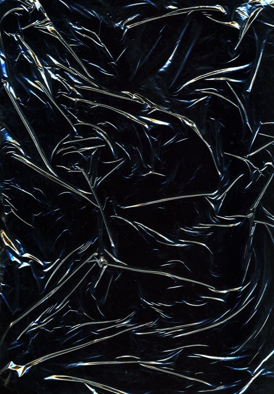 Мятая черная пленка