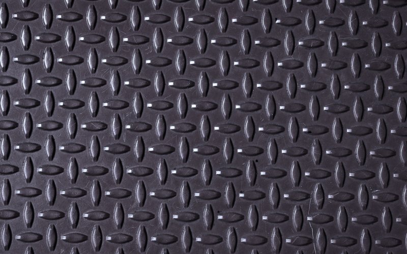 Черный рифленый металл