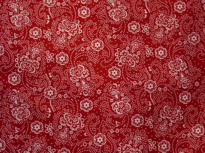 Красная ткань с узорами