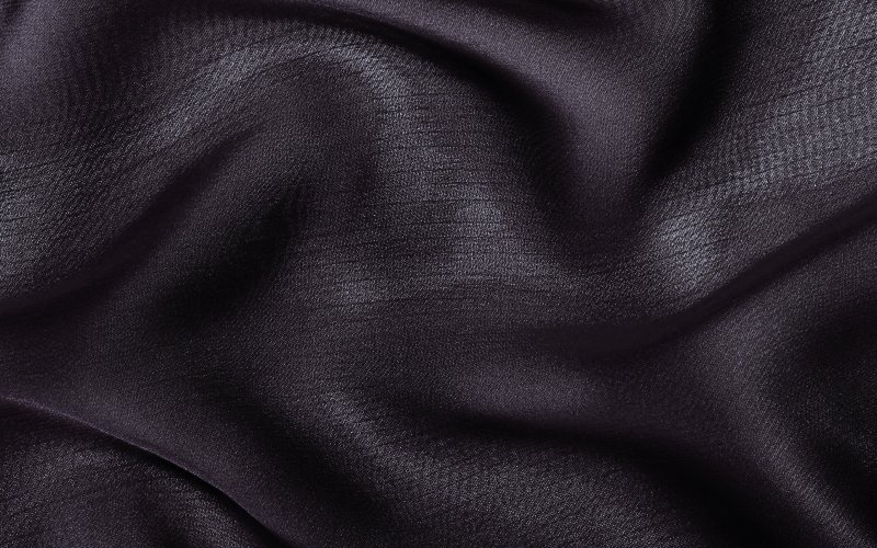 Черная шелковая ткань