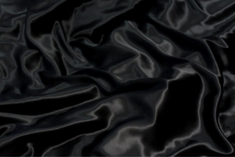 Черная шелковая ткань