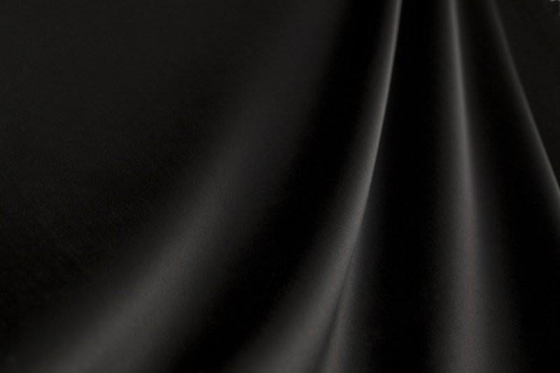 Черная атласная ткань